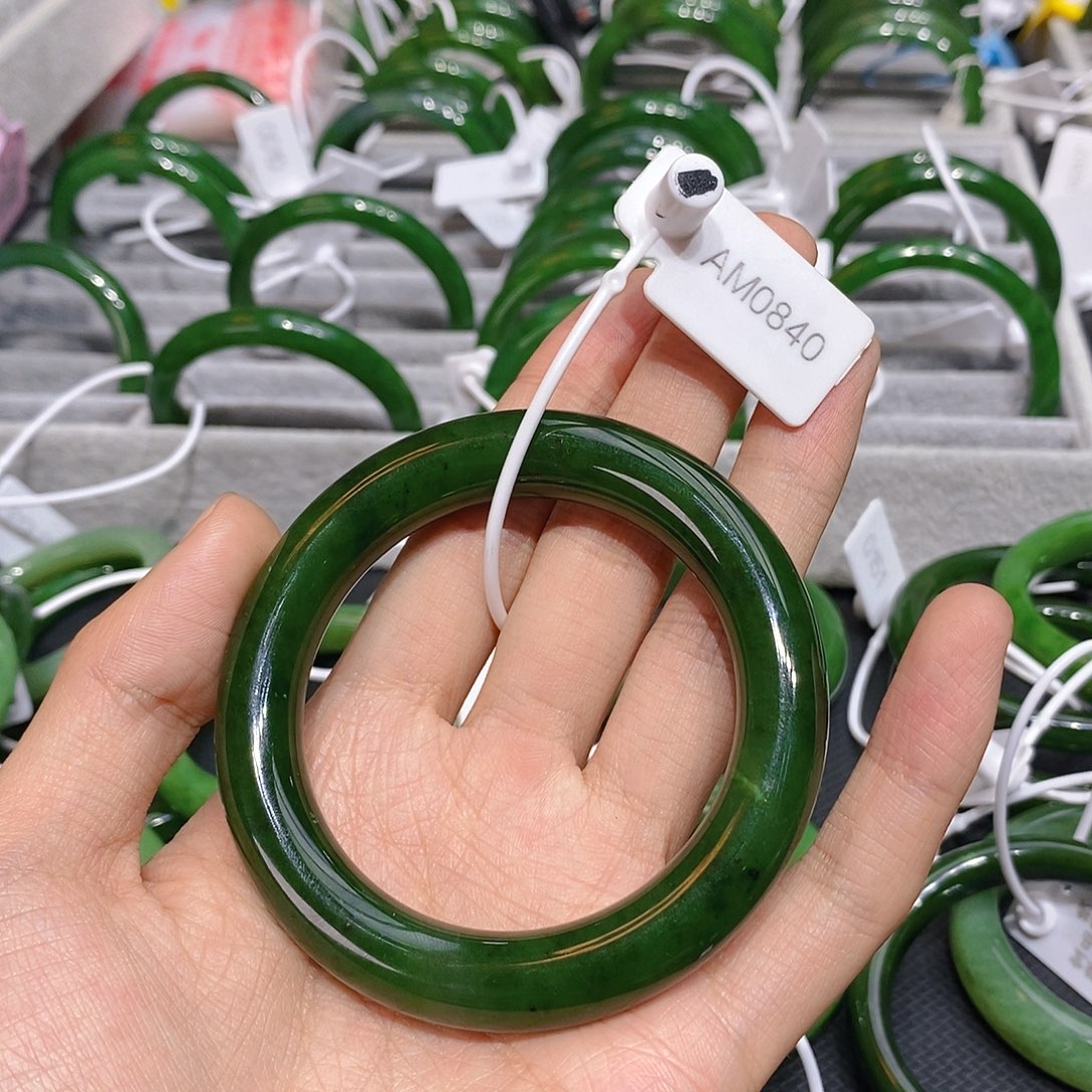 斯***野和田玉（碧玉）未镶嵌手镯