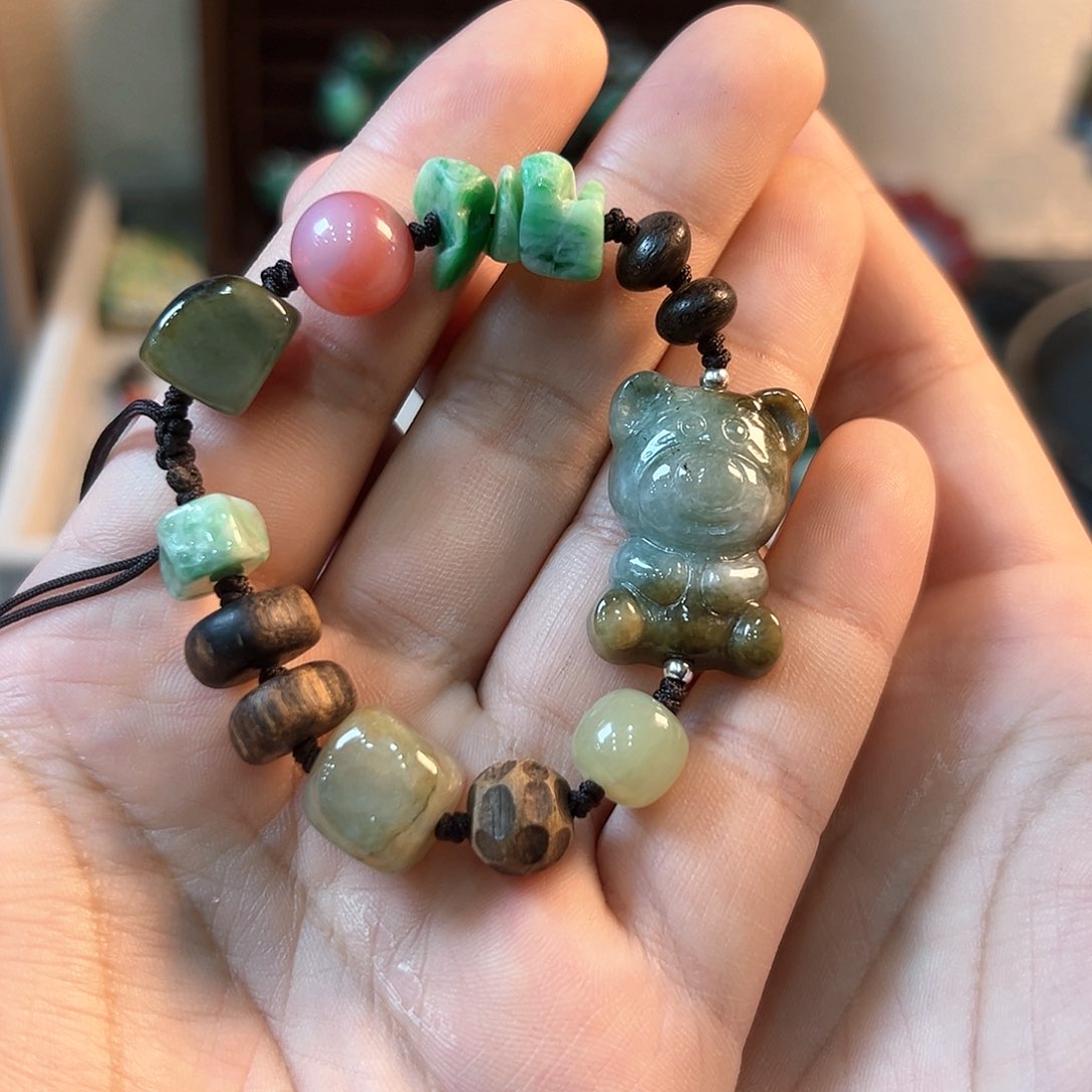 翡翠颈饰未镶嵌手串