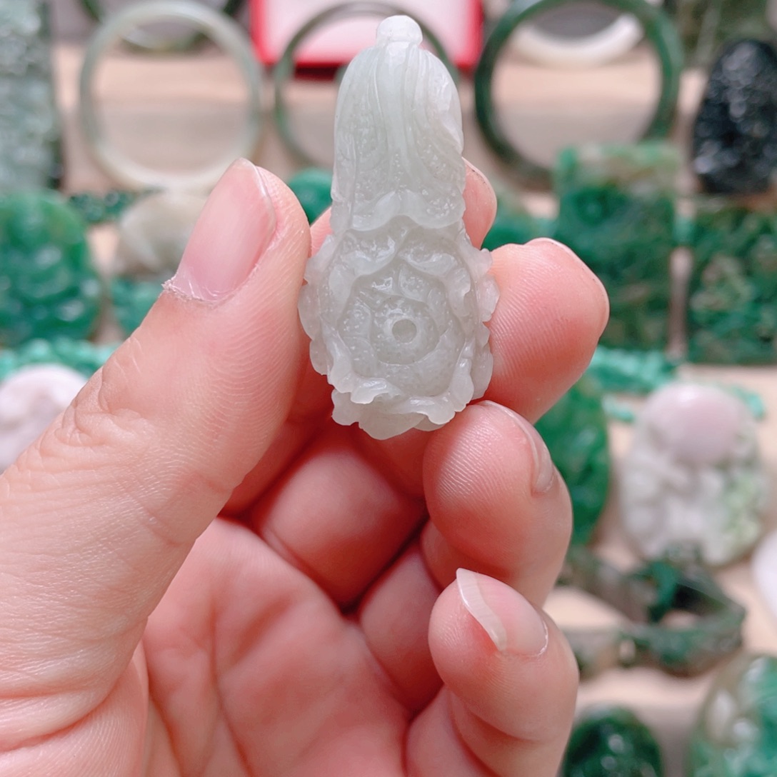 独山玉未镶嵌颈饰