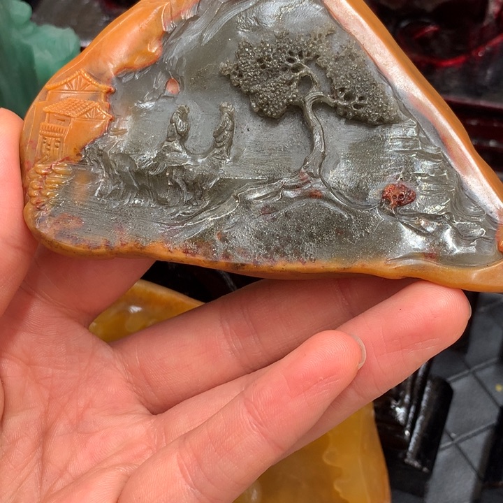 石英质玉（黄龙玉）未镶嵌颈饰