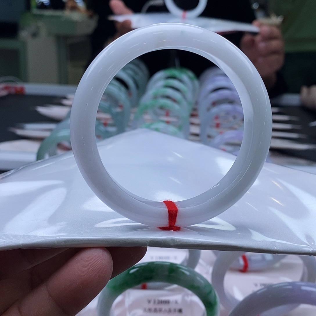 翡翠未镶嵌手镯正圈