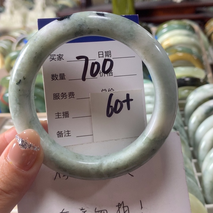 蛇纹石玉未镶嵌手镯700