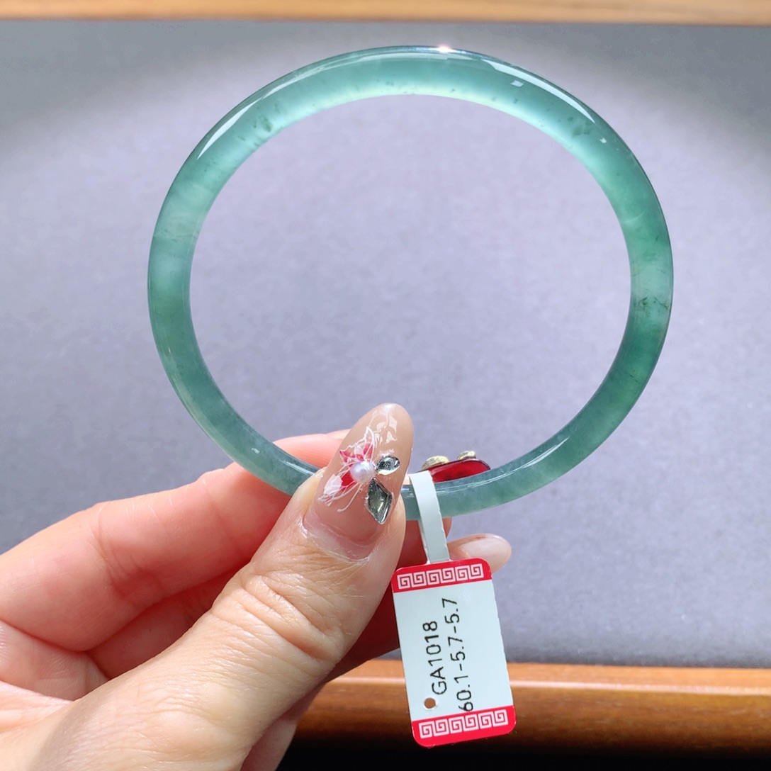 翡翠手镯未镶嵌天然翡翠手镯叮当镯