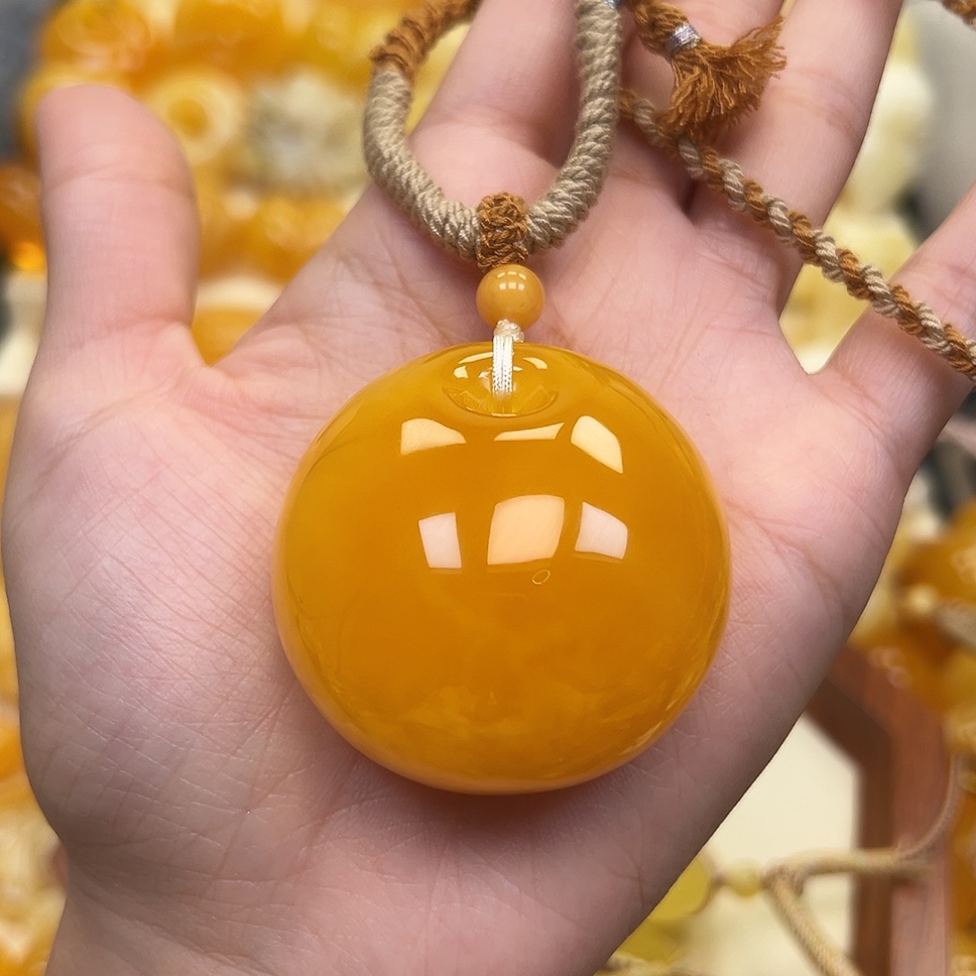 琥珀未镶嵌颈饰蜜蜡