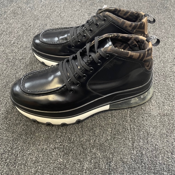 95新 FENDI/芬迪 皮革经典百搭 厚底气垫鞋尺码43码98新公价9800