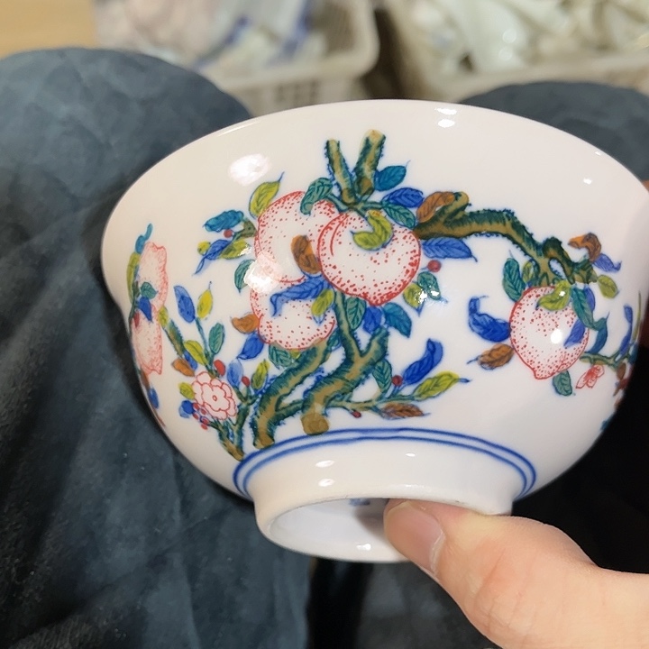 瓷片/////直径12.5厘米。红。