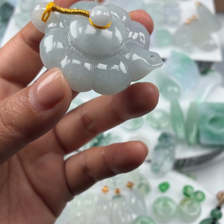 翡翠未镶嵌颈饰纯A