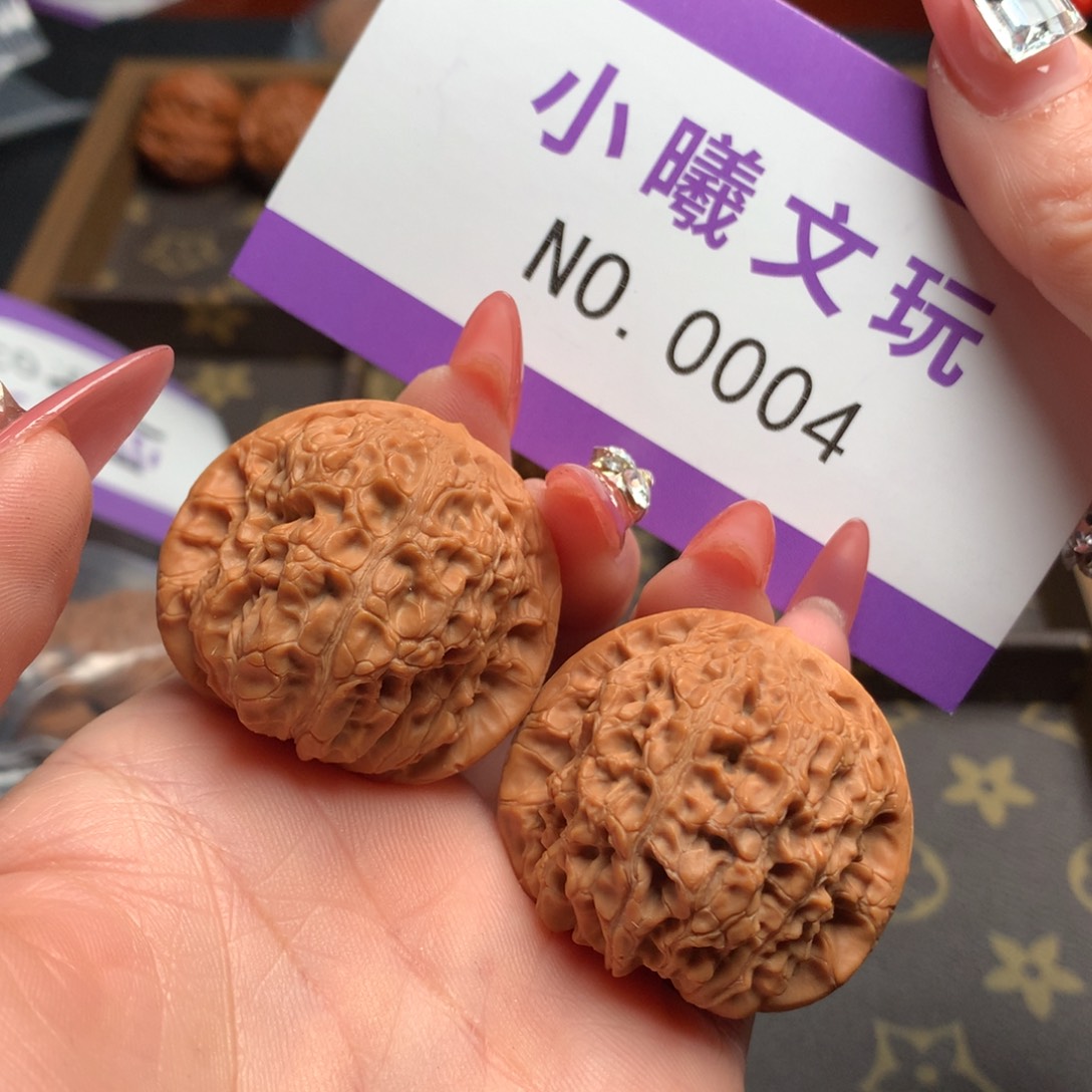 文玩核桃把件37血麒麟