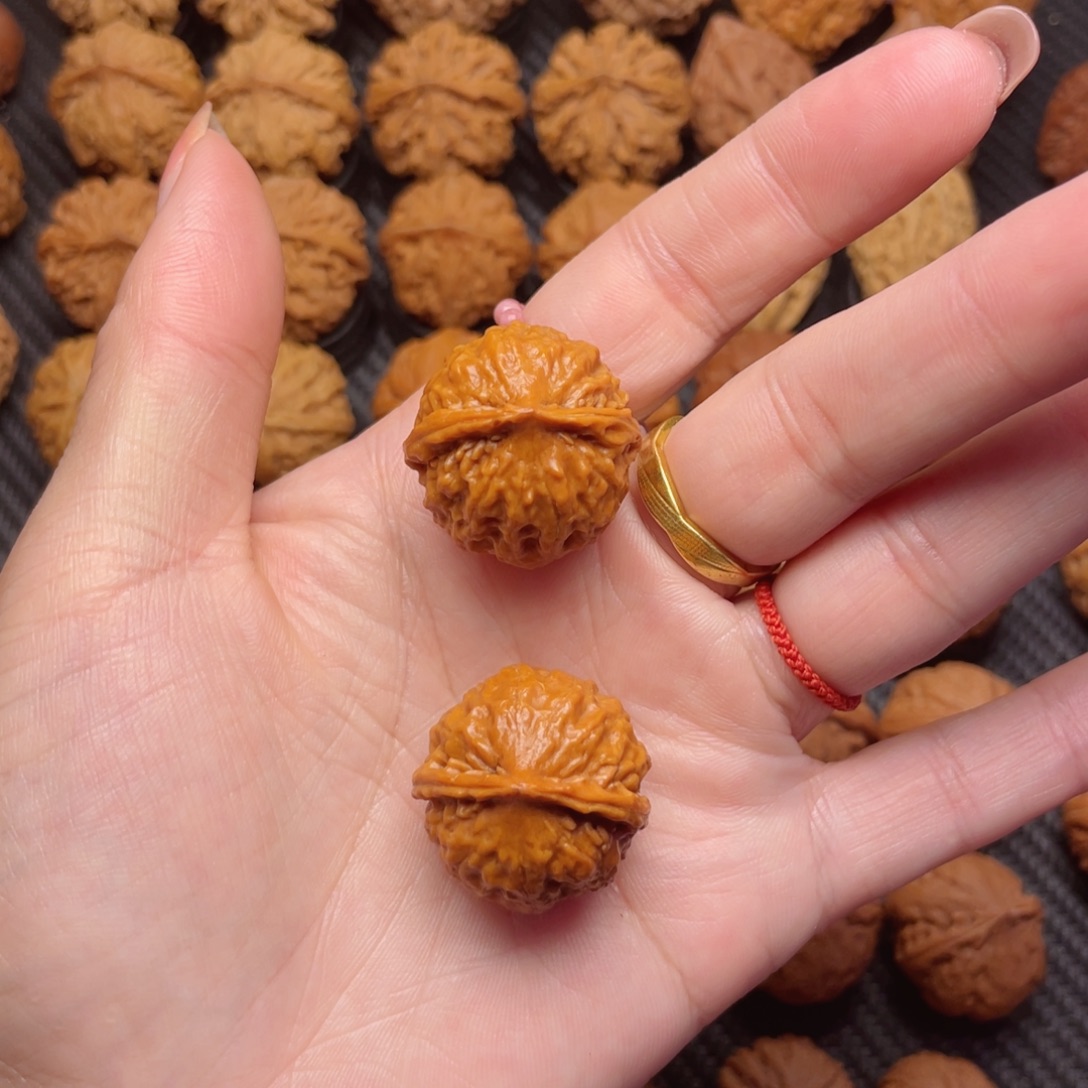 把件文玩核桃爆头蕾丝