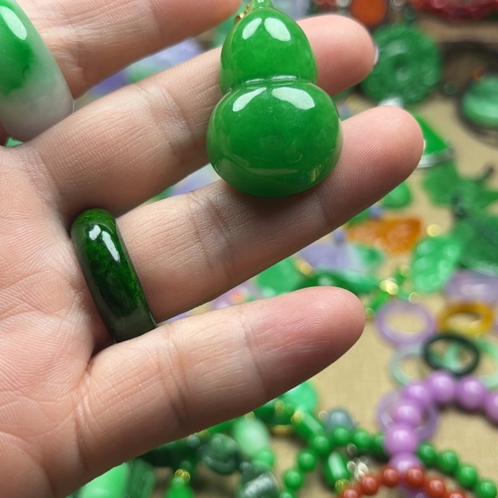 翡翠未镶嵌颈饰吊坠