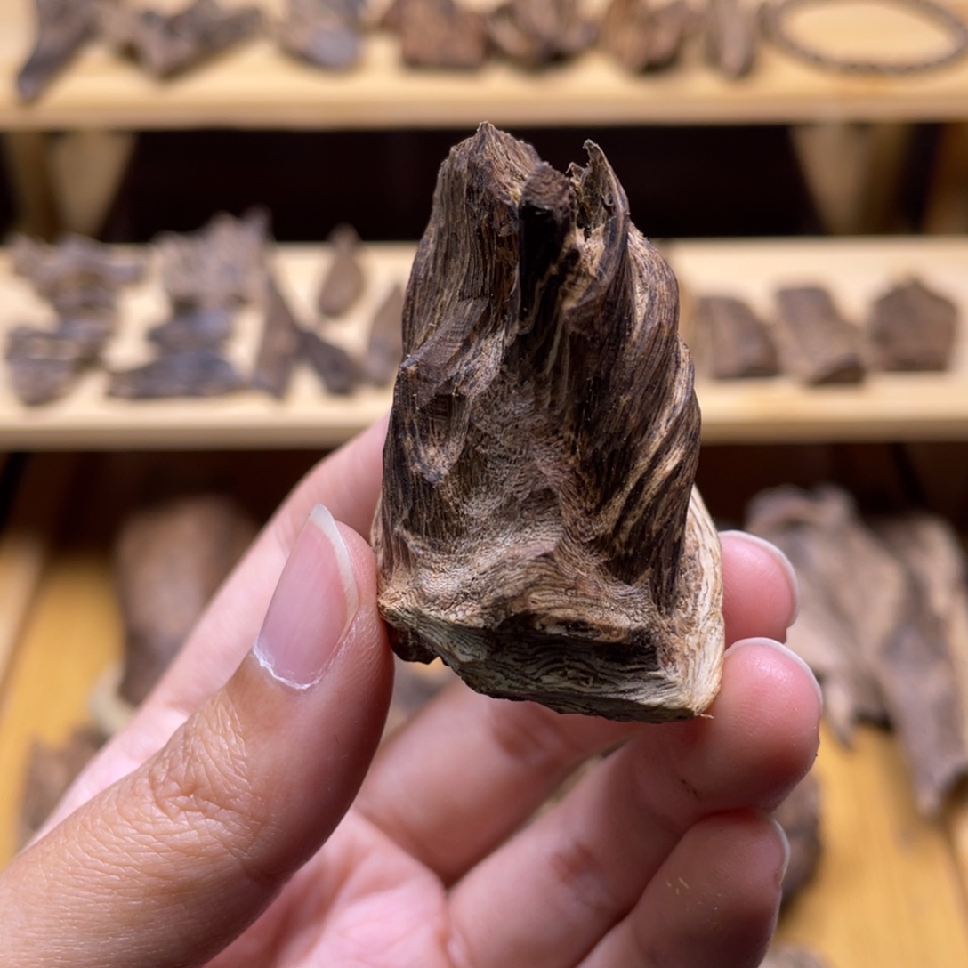 6.9克海南尖峰扭结老香