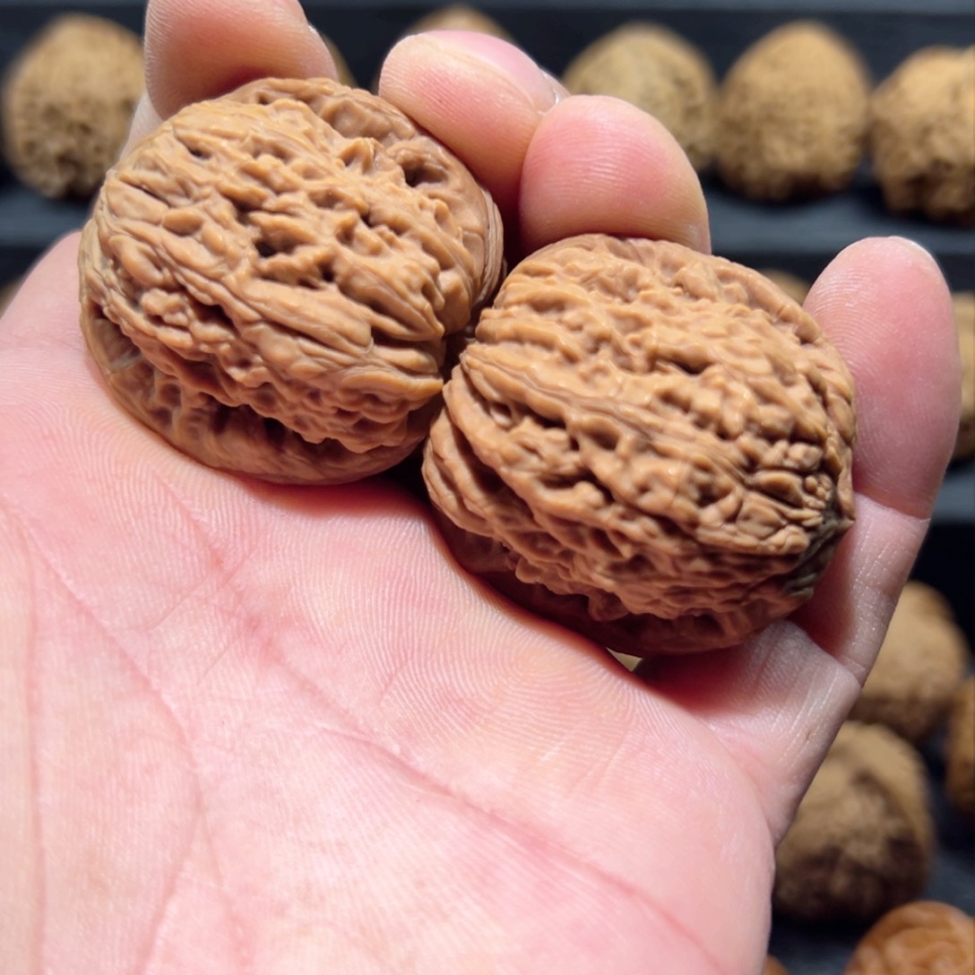 文玩核桃把件躲**藏南疆