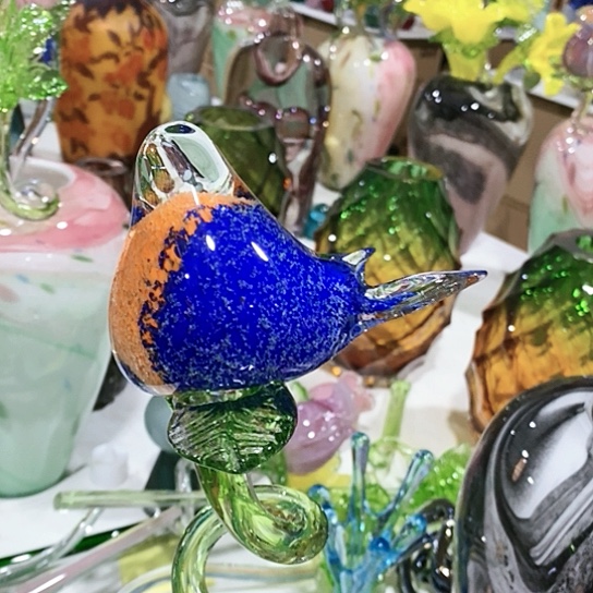 琉璃花瓶高45厘米宽9厘米