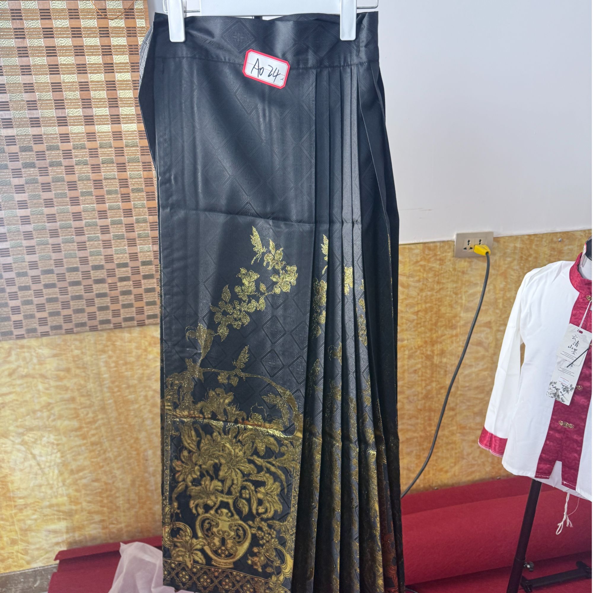 A024成人马面裙织金百合四季款 