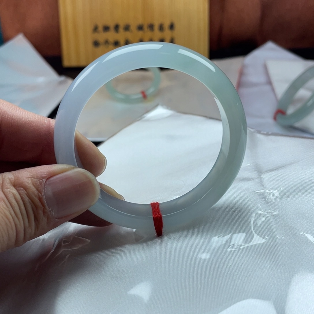 翡翠手镯未镶嵌56.8糯冰春彩