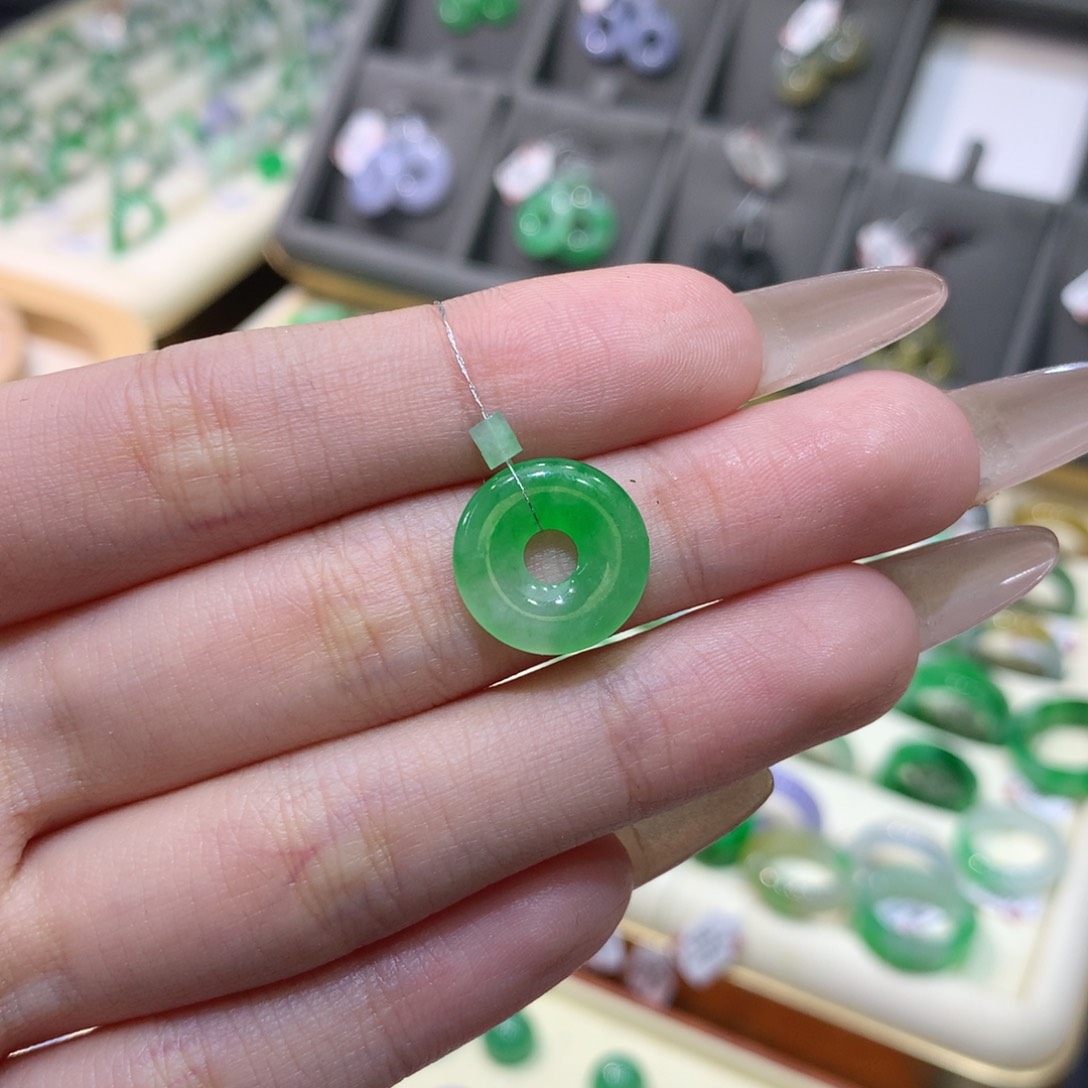 翡翠戒指未镶嵌甜甜圈一个