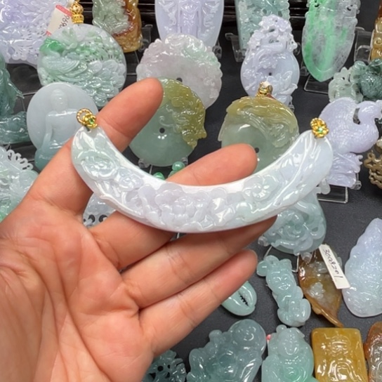 翡翠未镶嵌颈饰翡翠