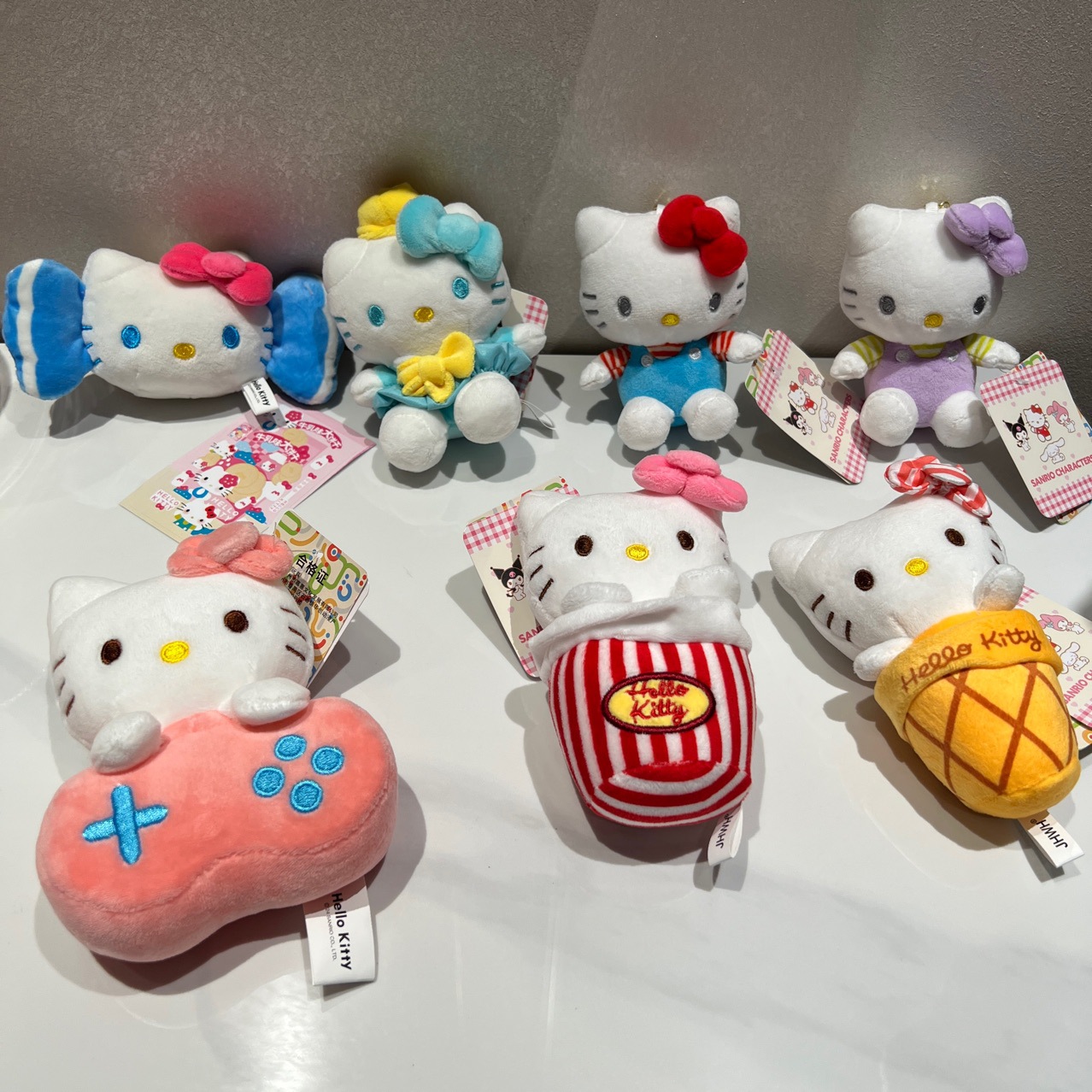 正版授权hellokitty包包挂件甜筒冰淇淋奶糖番茄毛绒可爱包挂件