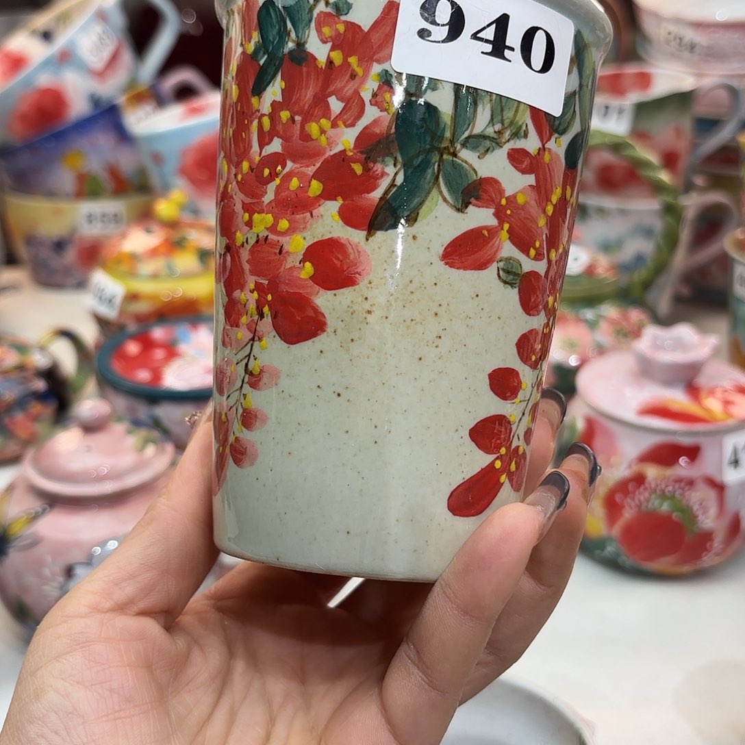 瓷片在这个社会是不允许有人