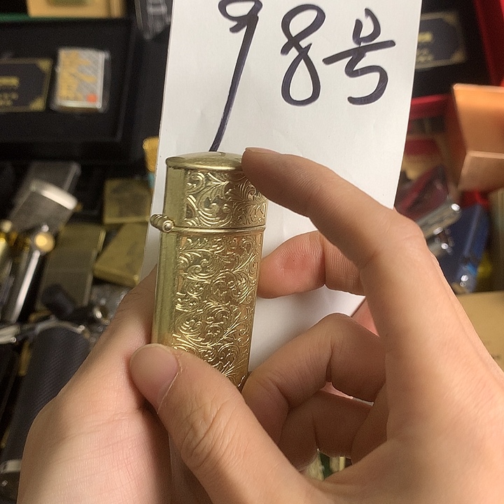 98号唐草打火机一个