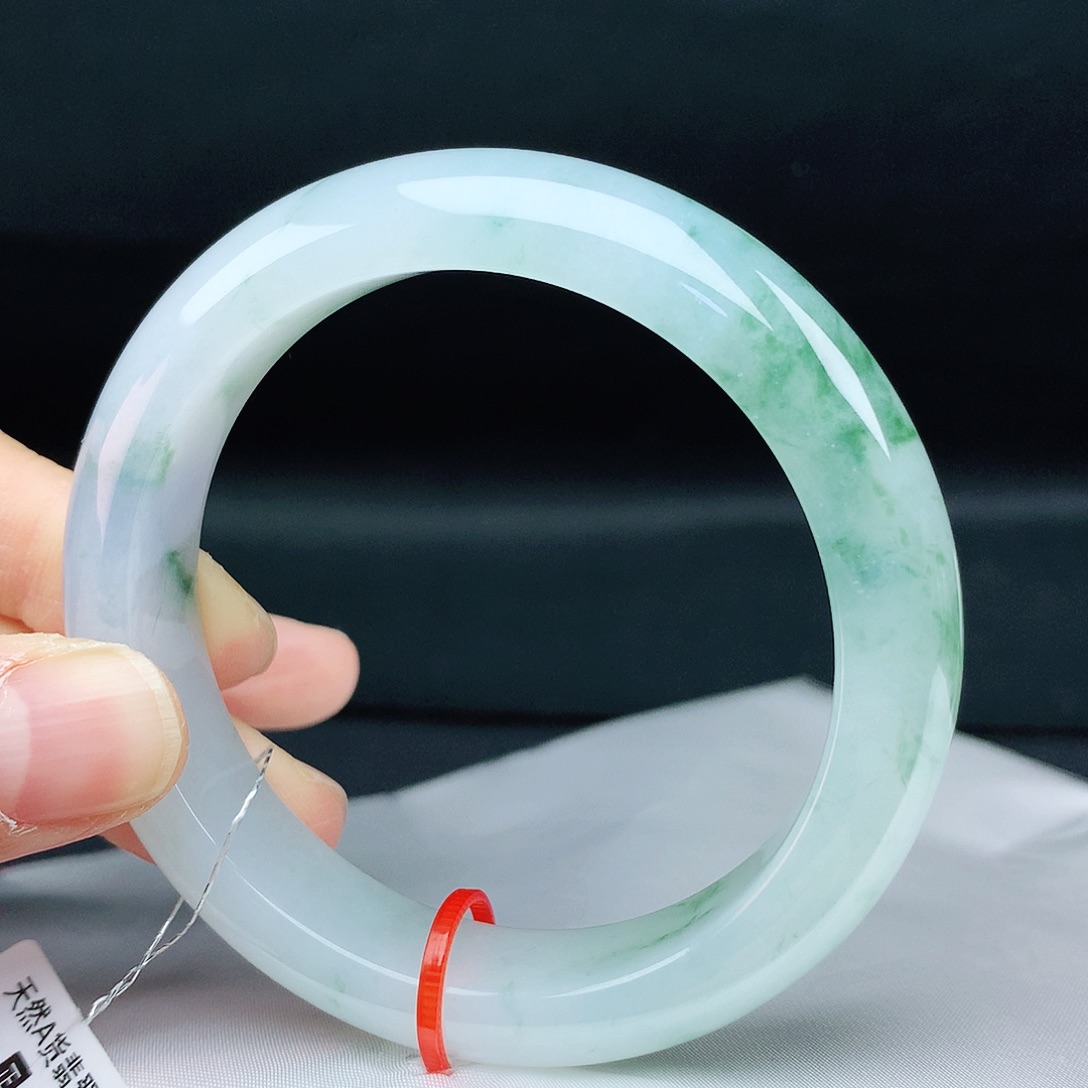 翡翠手镯未镶嵌55圈