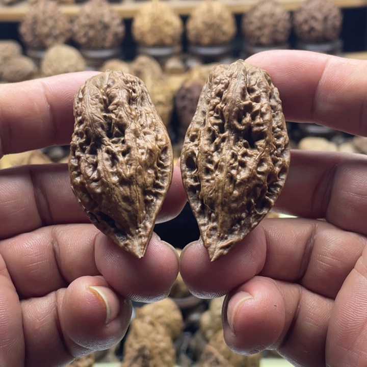 把件文玩核桃精品绣花鞋5