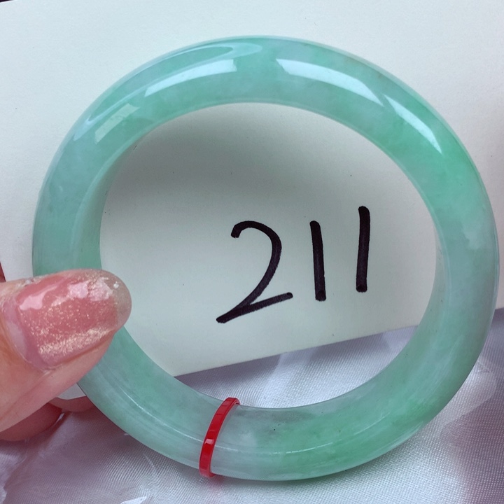 翡翠手镯未镶嵌翡翠