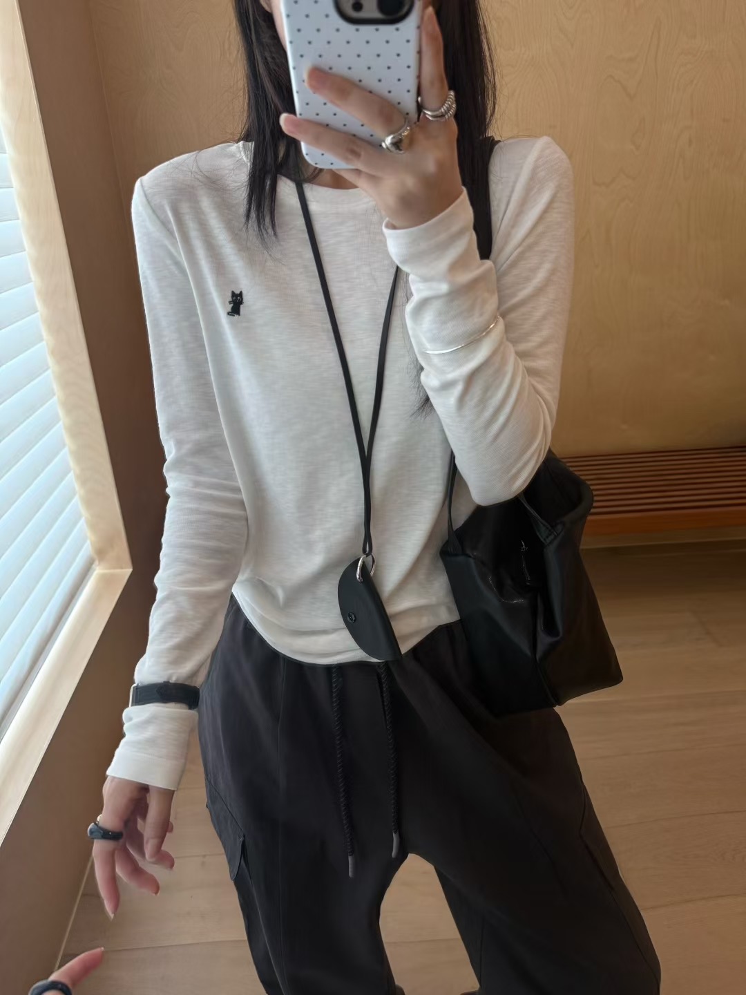 QBS纤贝思708刺绣猫咪长袖T恤女韩系秋季宽松百搭小个子打底衫