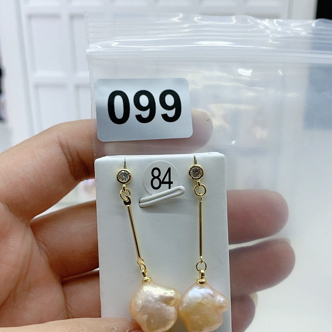 淡水珍珠颈饰合金