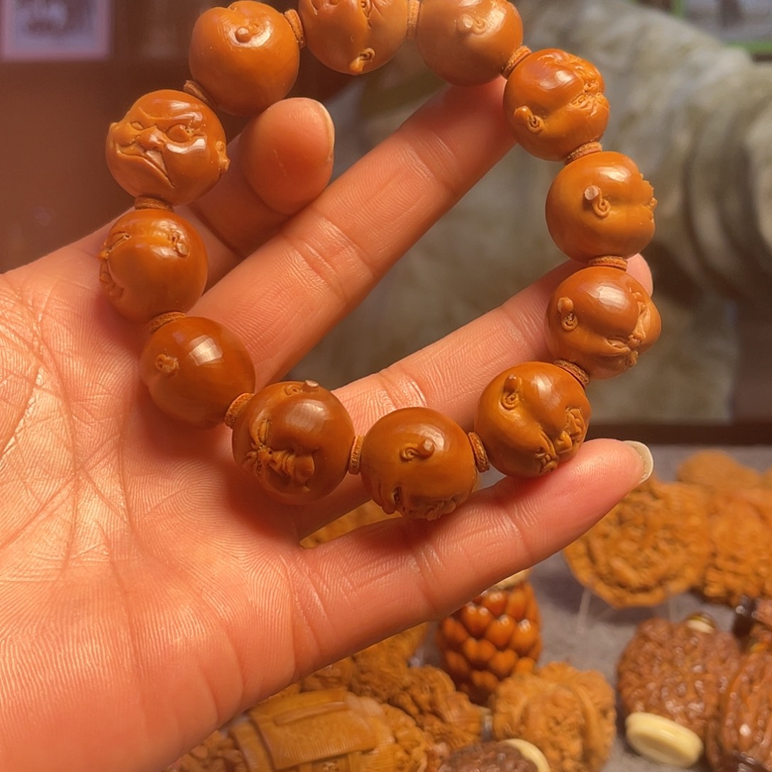 冯***岁手串/手链核桃桃核雕刻