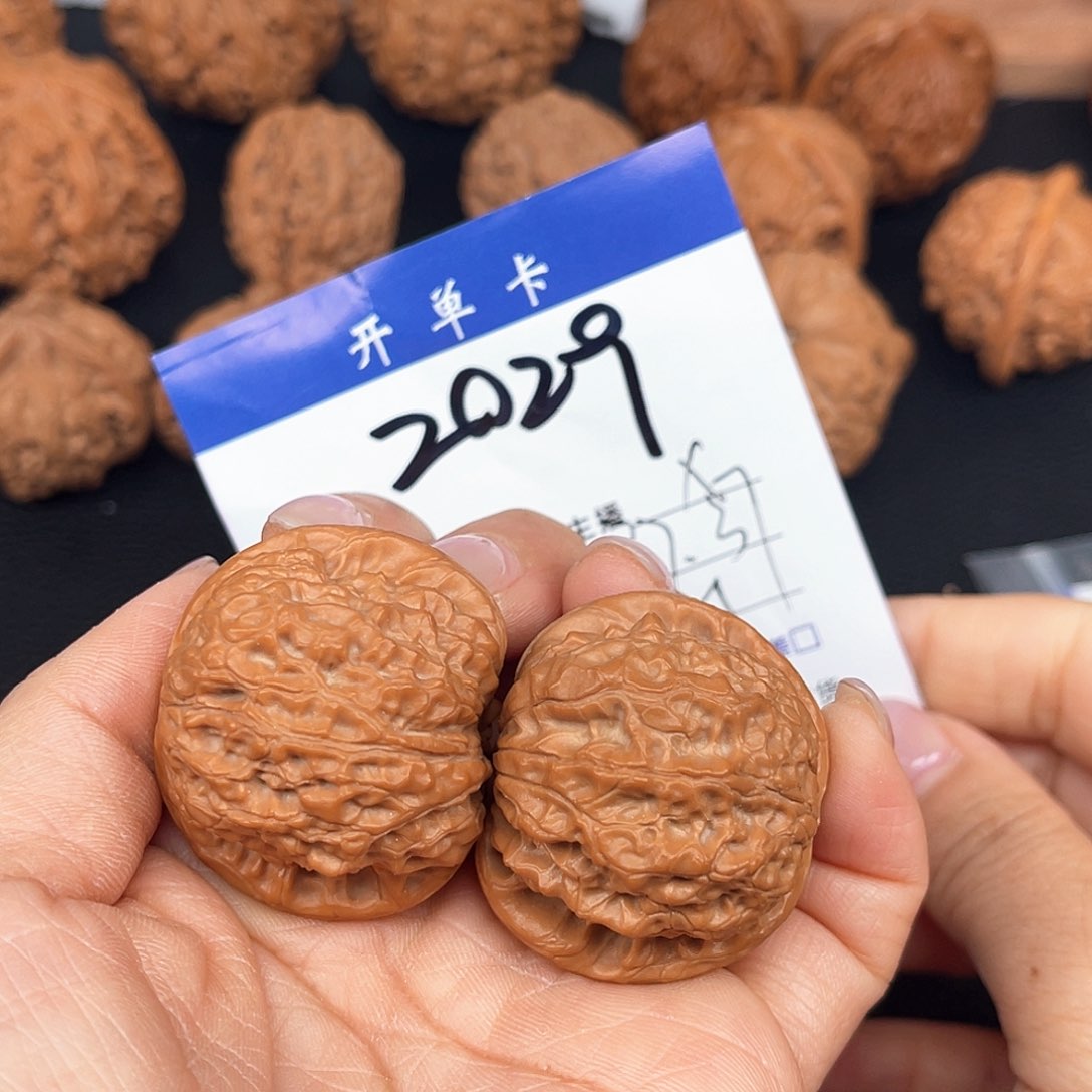 文玩核桃吊坠血麒麟37尺。 2029