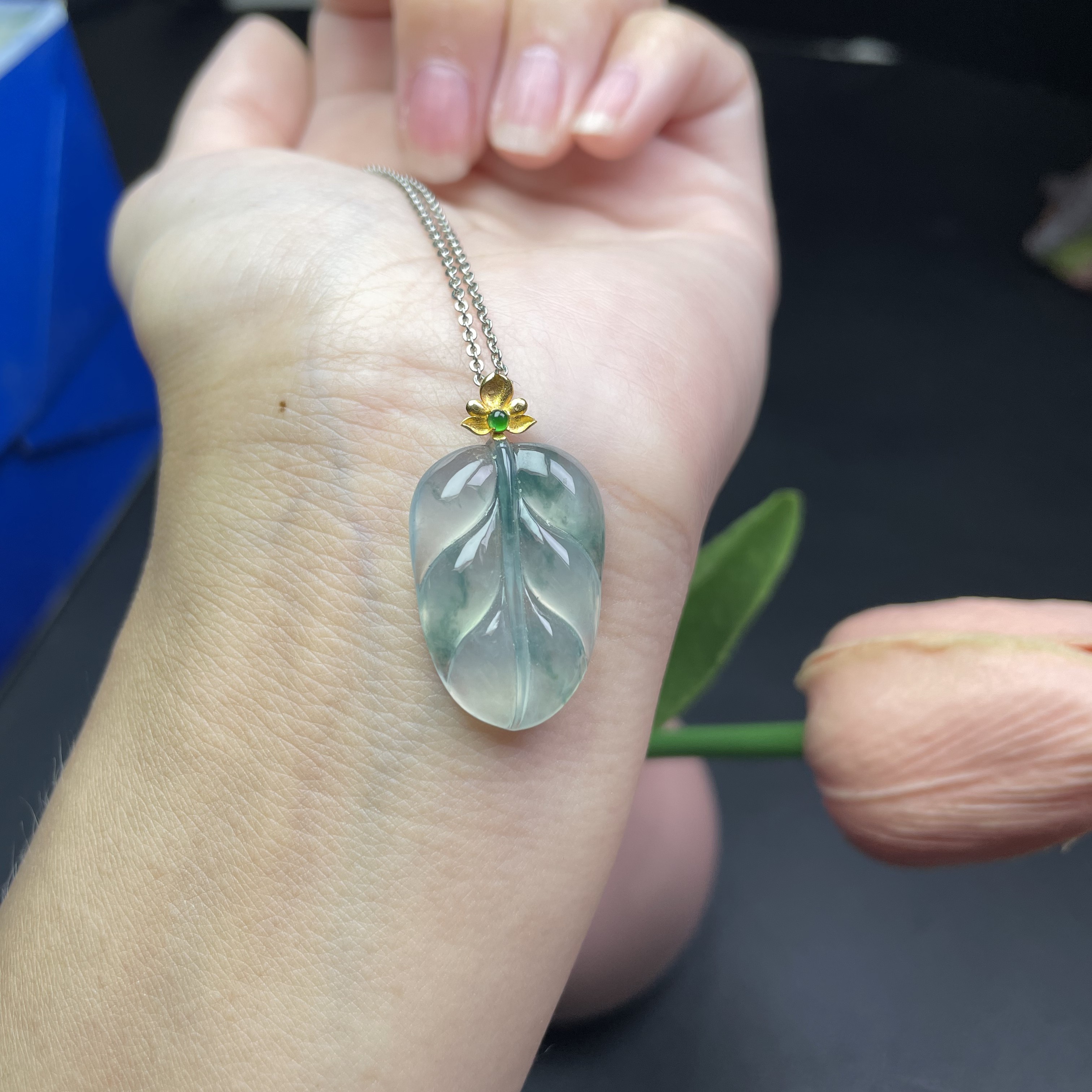 天然缅甸A货翡翠冰透飘蓝花成熟优雅气质百搭翡翠叶子