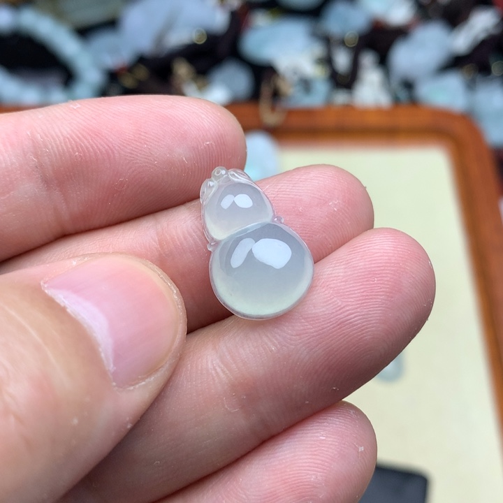 翡翠颈饰未镶嵌葫芦