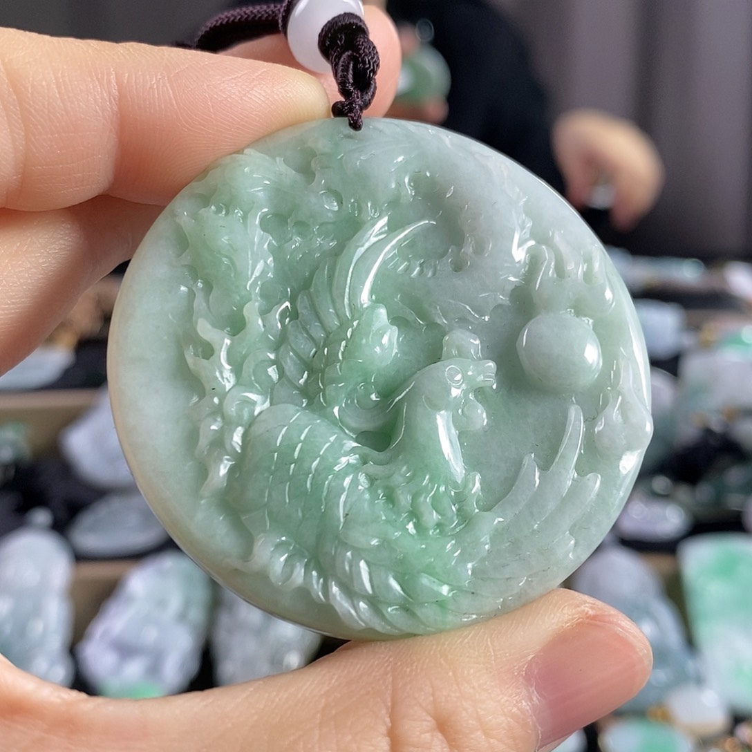 翡翠未镶嵌颈饰凤凰