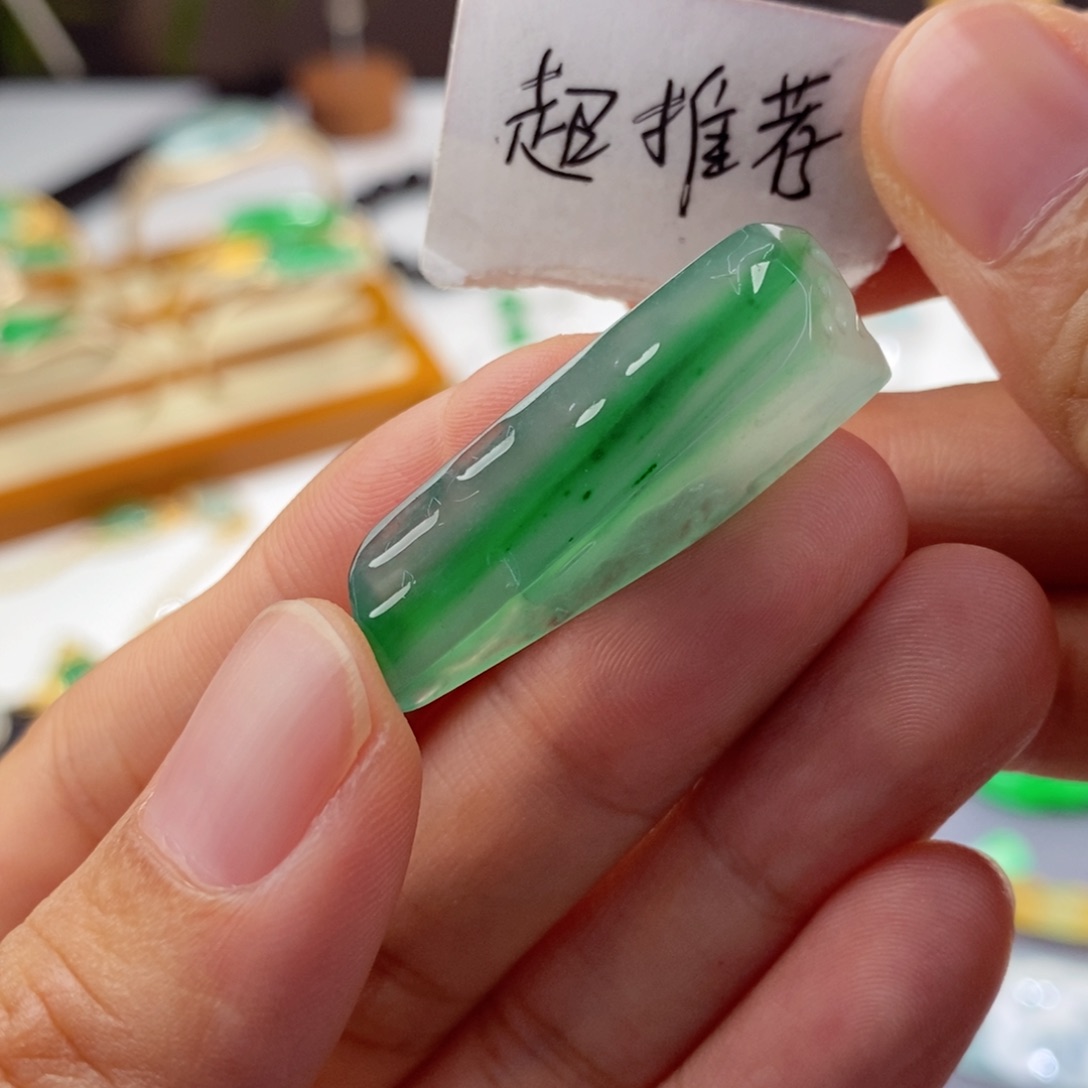 定制翡翠未镶嵌     冰飘绿裸石