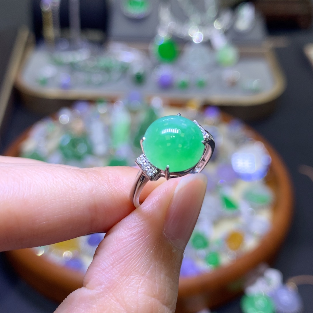 翡翠18K金镶嵌颈饰翡翠吊坠项链