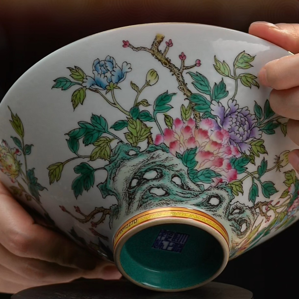 粉彩过墙花卉纹斗笠碗