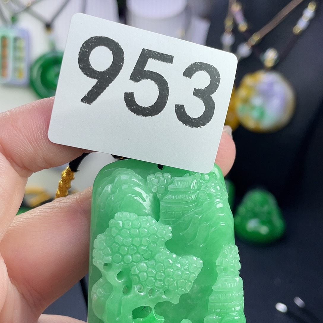 翡翠未镶嵌吊坠(赠链)