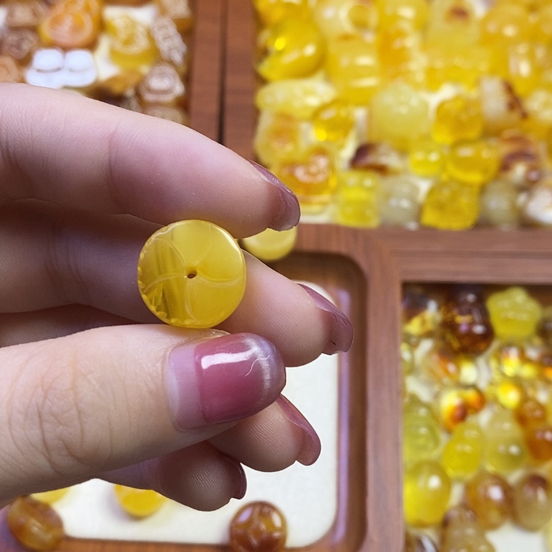 琥珀未镶嵌珠宝奇石隔片