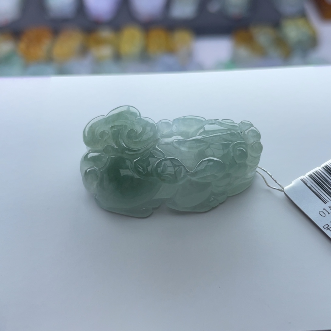 翡翠颈饰未镶嵌枝****舞貔貅