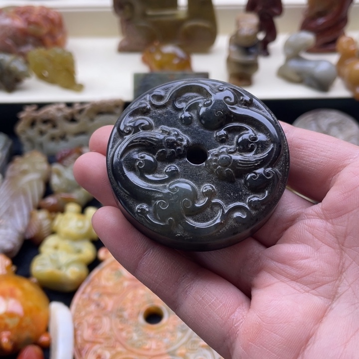 蛇纹石玉未镶嵌颈饰