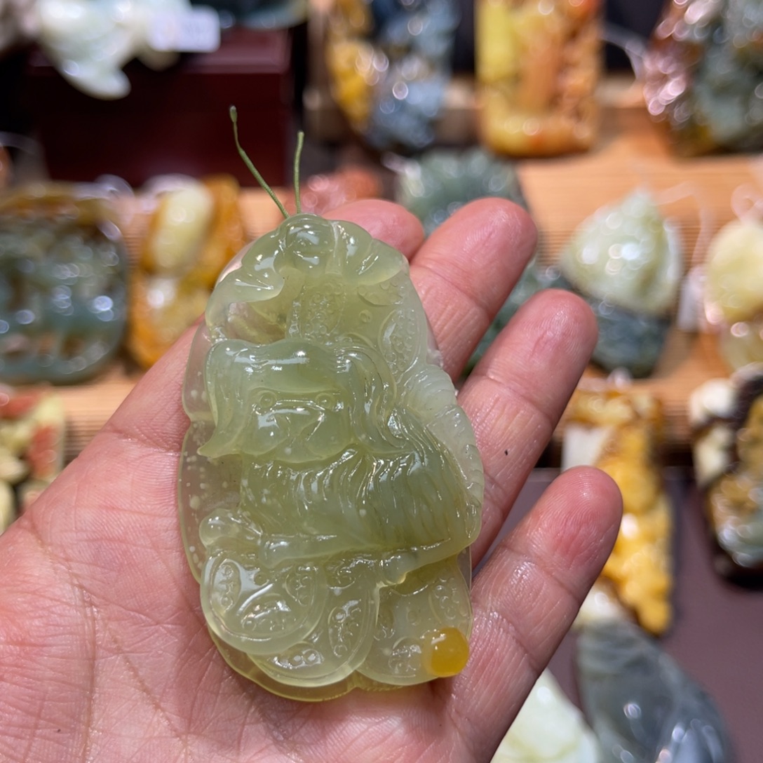 ****待蛇纹石玉未镶嵌吊坠(赠链)