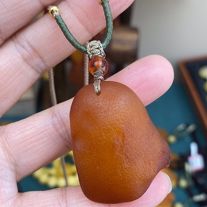 蜜蜡未镶嵌裸石吊坠