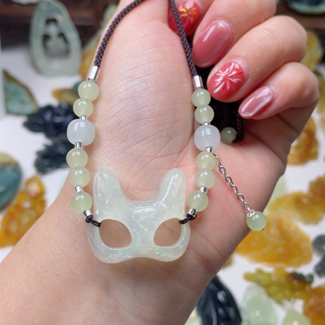 蛇纹石玉颈饰未镶嵌