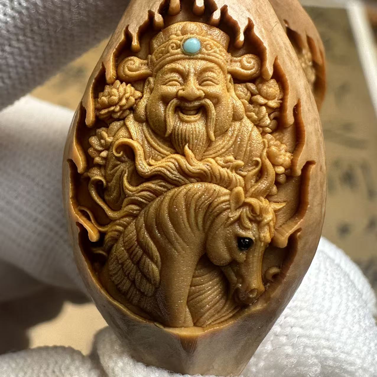  橄榄核宋镶嵌财神十二生肖单粒