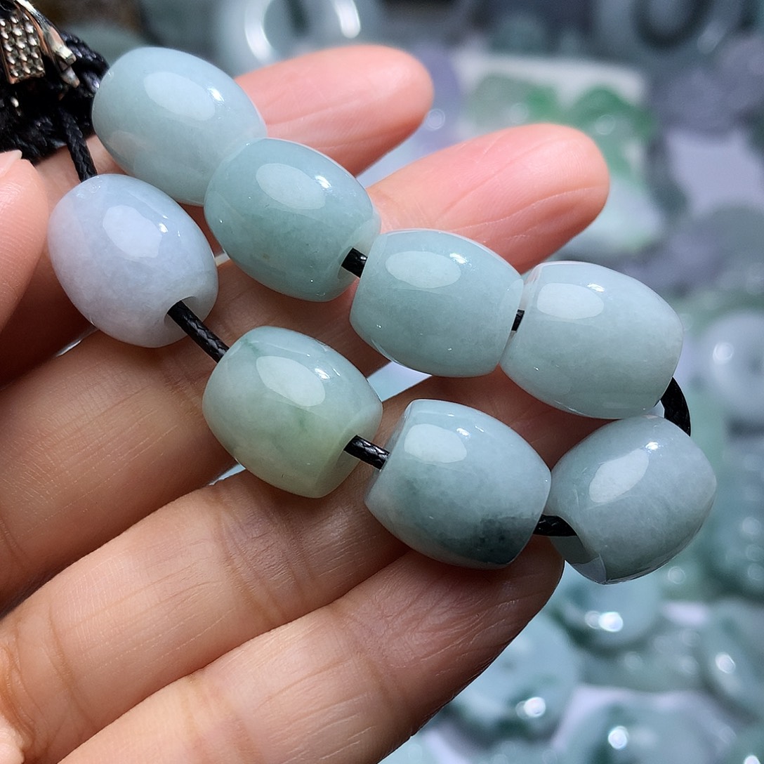 翡翠未镶嵌颈饰多样性发其一