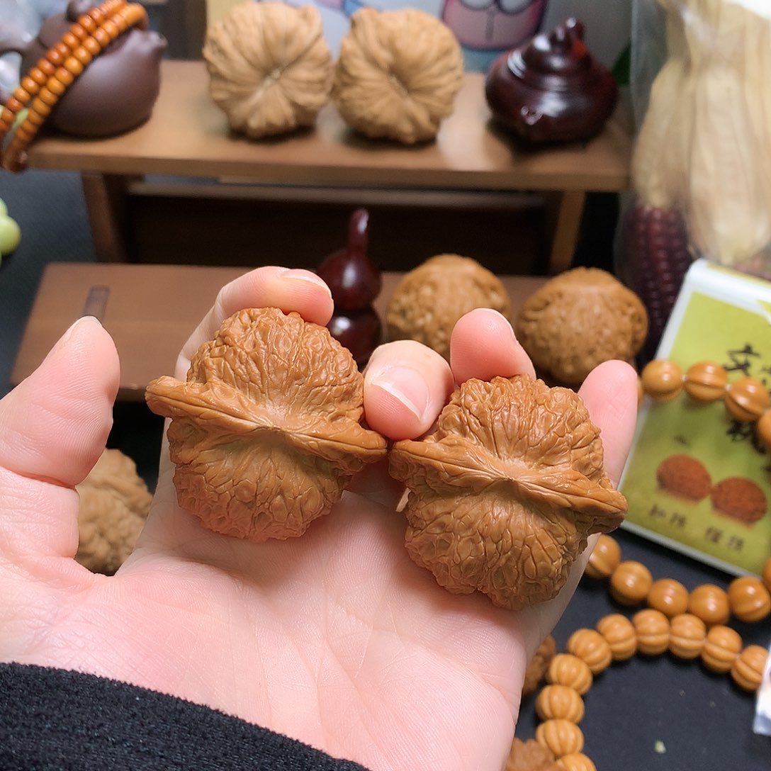 文玩核桃吊坠血麒麟43