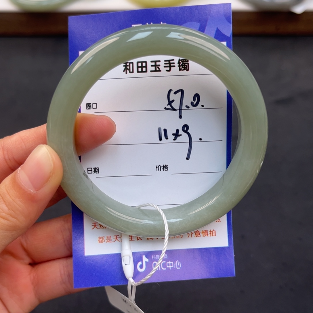 和田玉未镶嵌手镯