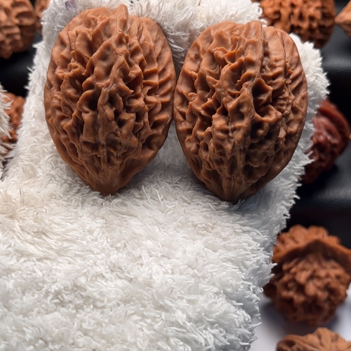 小***家文玩核桃把件秦岭