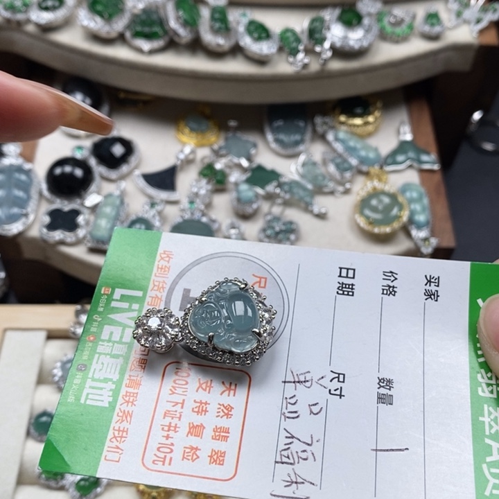 翡翠颈饰未镶嵌翡翠